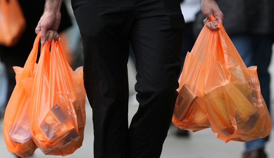 Rikthehet ne Kuvend ligji per qeset plastike, pritet vendimi